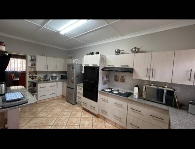 3 BEDROOM HOUSE FOR SALE IN WITFIELD